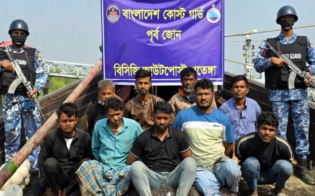 ৯ হাজার লিটার ডিজেল পাচারকালে গ্রেপ্তার ৯